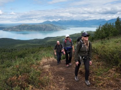 Surrounded by a million of acres of wilderness, we follow our exceptional guides on a backcountry hike through beautiful forests of cottonwood, Sitka spruce and hemlock to a fantastic viewpoint overlooking Skilak Lake.