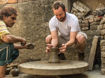 india_tordi-garh_local-man-pottery-making-traveller