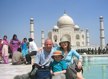 India, Agra, family at Taj Mahal