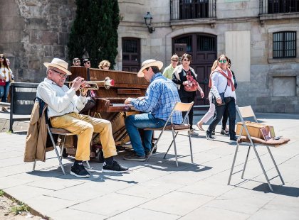 Spain_Barcelona_street-musicians