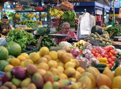 colombia bogota fruit market
