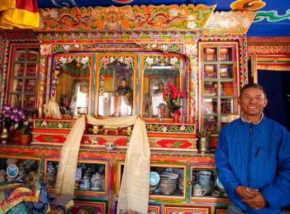 Award-winning guides like Dawa Temba Sherpa—a former monk, gifted painter, and seasoned professional—share valuable personal insight.