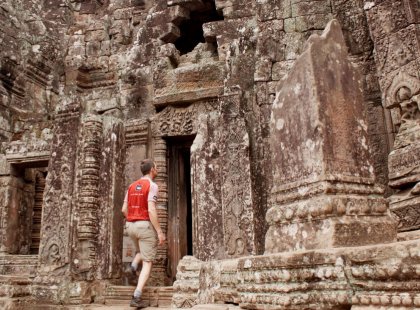 Step into Angkor Wat’s rich history. Adorned temples tell of epic battles and the history of the Khmer Empire.