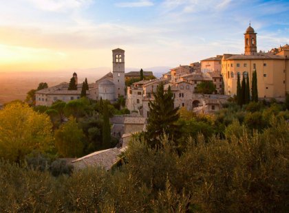 Beginning in the UNESCO World Heritage city of Assisi, we set out on spectacular hikes along Italy’s Via Francigena, a historic route from northern Europe to the Eternal City, Rome.