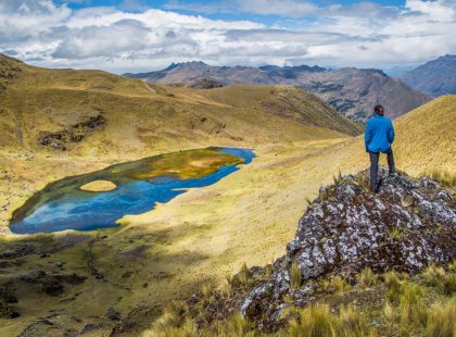 On this trek we have the most amazing views of distant mountain ranges and stunning turquoise lakes.