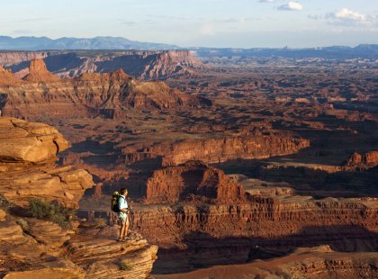 Alternating between Canyonlands and Arches, our hikes lead us to scenic viewpoints high above the red canyons of the Colorado River.