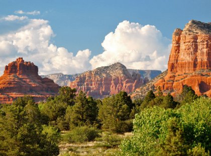 Sedona's stunning red rock formations, lush creeks, forested slopes and high desert light serve as a backdrop to a recreational and spiritual center renowned the world over.