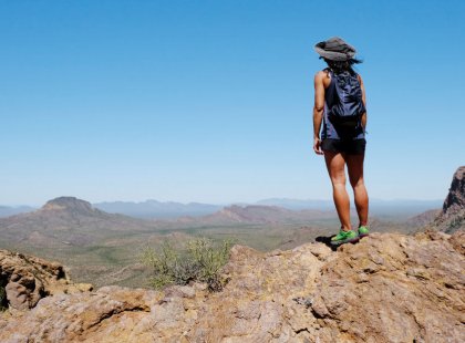 We hike at a relaxed pace to dramatic viewpoints that offer spectacular panoramas of the surrounding desert and mountains.