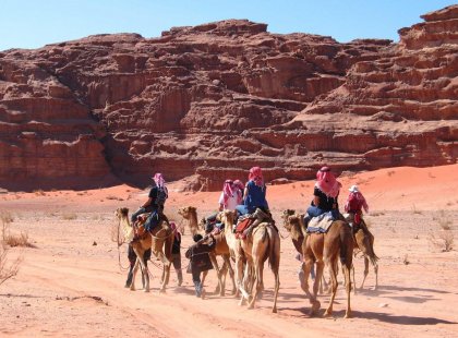 jordan_petra_camel-riding