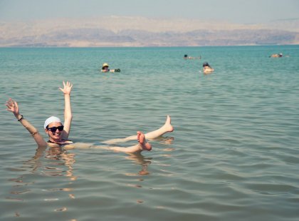 jordan_dead-sea_woman_floating