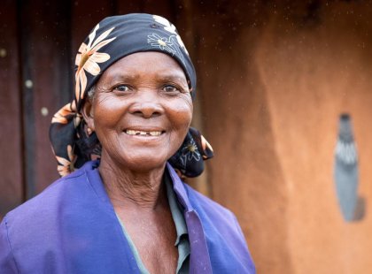 zimbabwe bulawayo local woman village