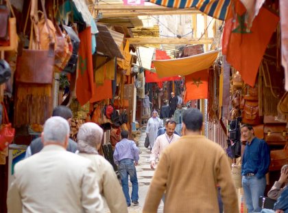 morocco fes market crowd