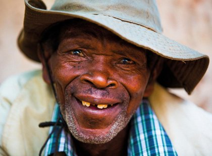 uganda_local-friendly-man-tooth-missing