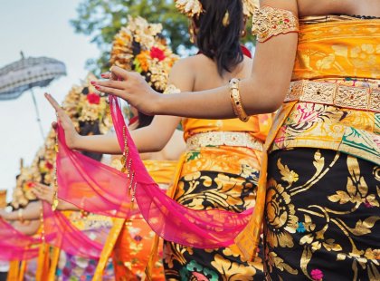 Balinese women in traditional dress