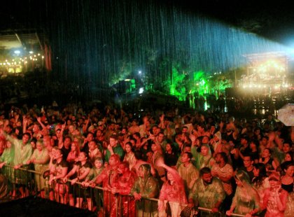 Crowd in the rain at Sarawak Rainforest World Music Festival