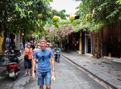 Vietnam hoi an leader street