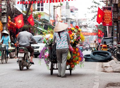 vietnam hanoi street vendor