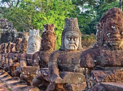 cambodia angkor wat statues