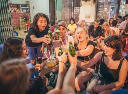 gteac_vietnam_group_cheers_beers_ho-chi-minh-city