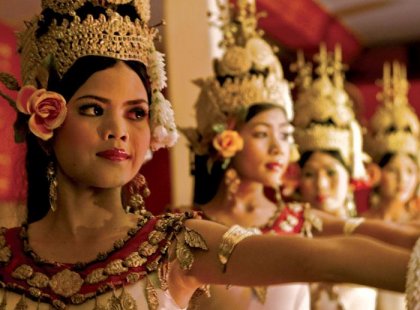siam reap dancers in cambodia