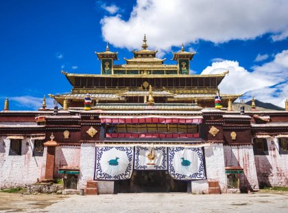 Explore tibet and it's wonderful array of monasteries of palaces