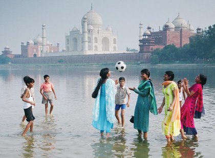 india agra taj mahal soccer