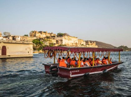 India Udaipur boat ride