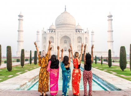 GIDW Taj Mahal India with group