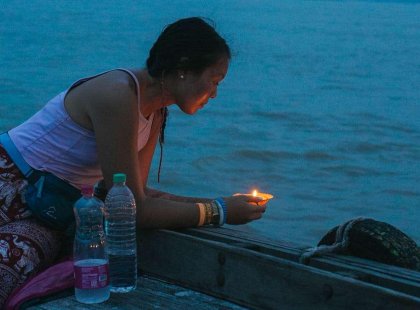 India Varanasi sunset candle