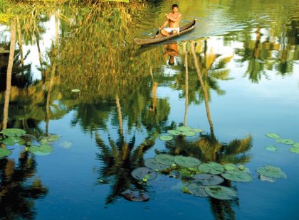 india kerala boat water reflections