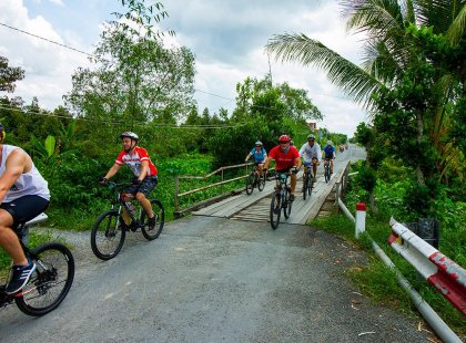 Cycling through Thailand with your group