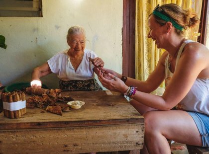 Cigar rolling in El Salvador - Central American Journey with Intrepid Travel
