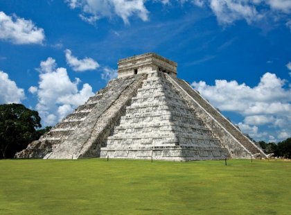 mexico chichen itza pyramid kukilcan ancient stone temple