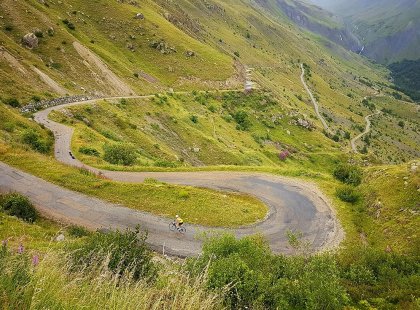 Cycle the Sarenne in the French Alps