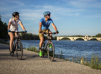 Cycling along river in Aveignon