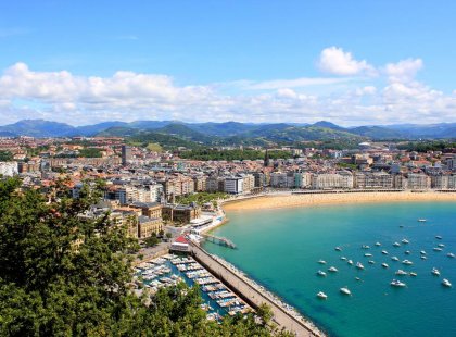 spain_san-sebastian_beach-cove