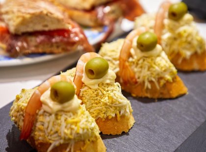 Spain_San-Sebastian_Pintxos_Olive_Prawn