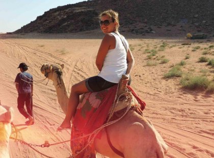 jordan_woman-riding-camel