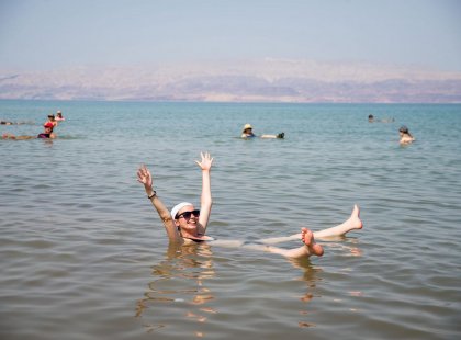 jordan_dead_sea_young_happy_girl_floating