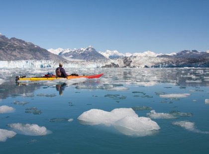 usa_alaska_valdez_traveller-kayak-iceberg
