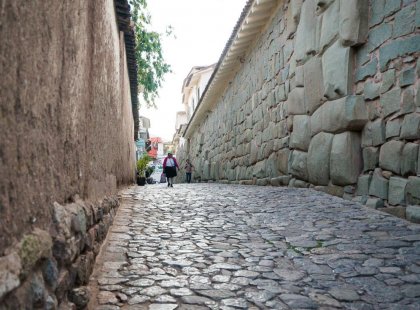 GSPR-peru-highlights-cusco-inca-cobblestones-local