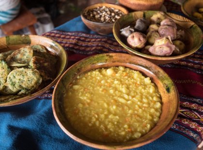 Peru_sacred_Valley_Community_visit_food_dishes_table