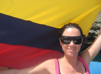 ecuador_woman-holding-flag