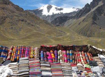 peru_cuzco_roadside_stall_mountains