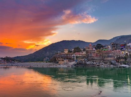 From the great palaces and forts of the Maharajas to the spiritual river Ganges gushing forth from the Himalayan mountains, our 12-day active discovery of incredible India soaks in the splendor, rich cuisine and magnanimity of its people.