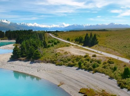 The distinctive turquoise blue colors of Lake Pukaki with Mt. Cook in the distance reward us on the Alps 2 Ocean Cycle Trail.