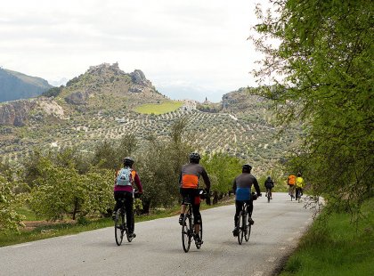 The quiet paved roads, abundant sunshine, lively cities and sleepy whitewashed villages of southern Spain combine to deliver a cyclists dream vacation!